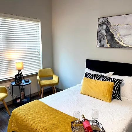 1 Br/2Bd Luxury Suite/Near Dwntown/Pool/Cozy
